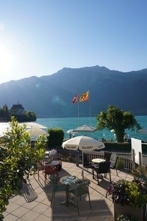 Sip&Dip Café-bistro with a lakeside terrace on Lake Brienz