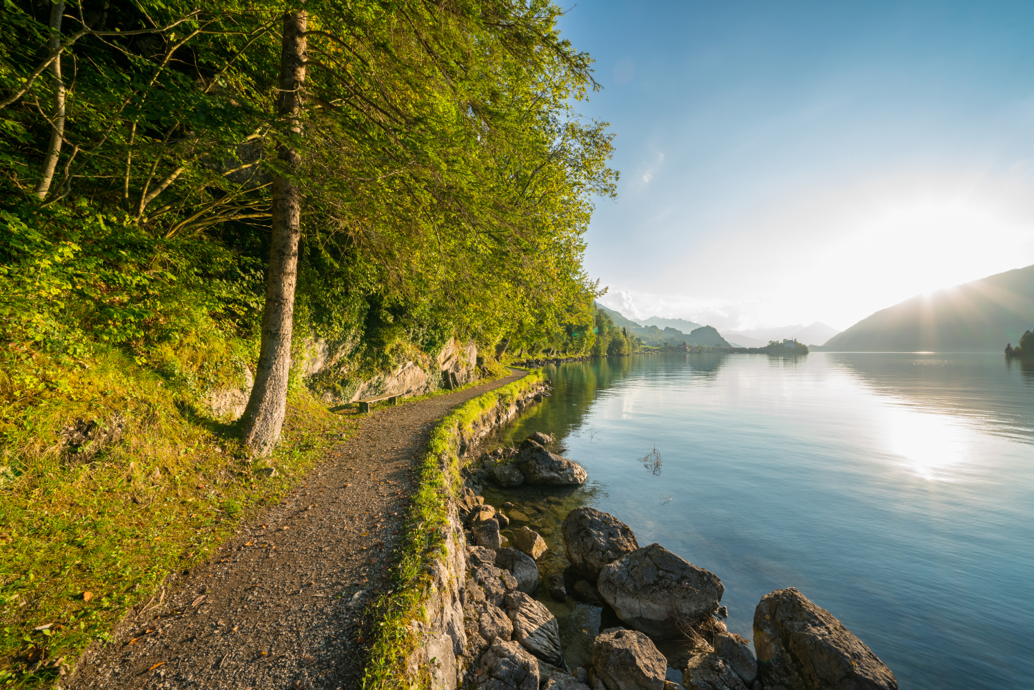Uferweg Giessbach-Iseltwald Uferweg Giessbach-Iseltwald